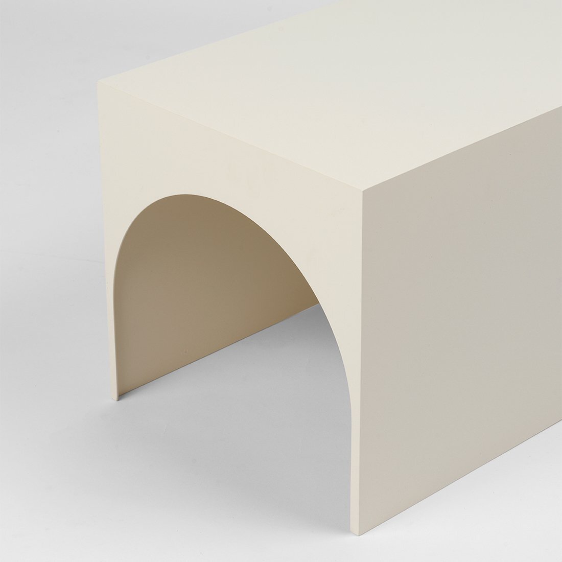 Kristina Dam – Arch Table S