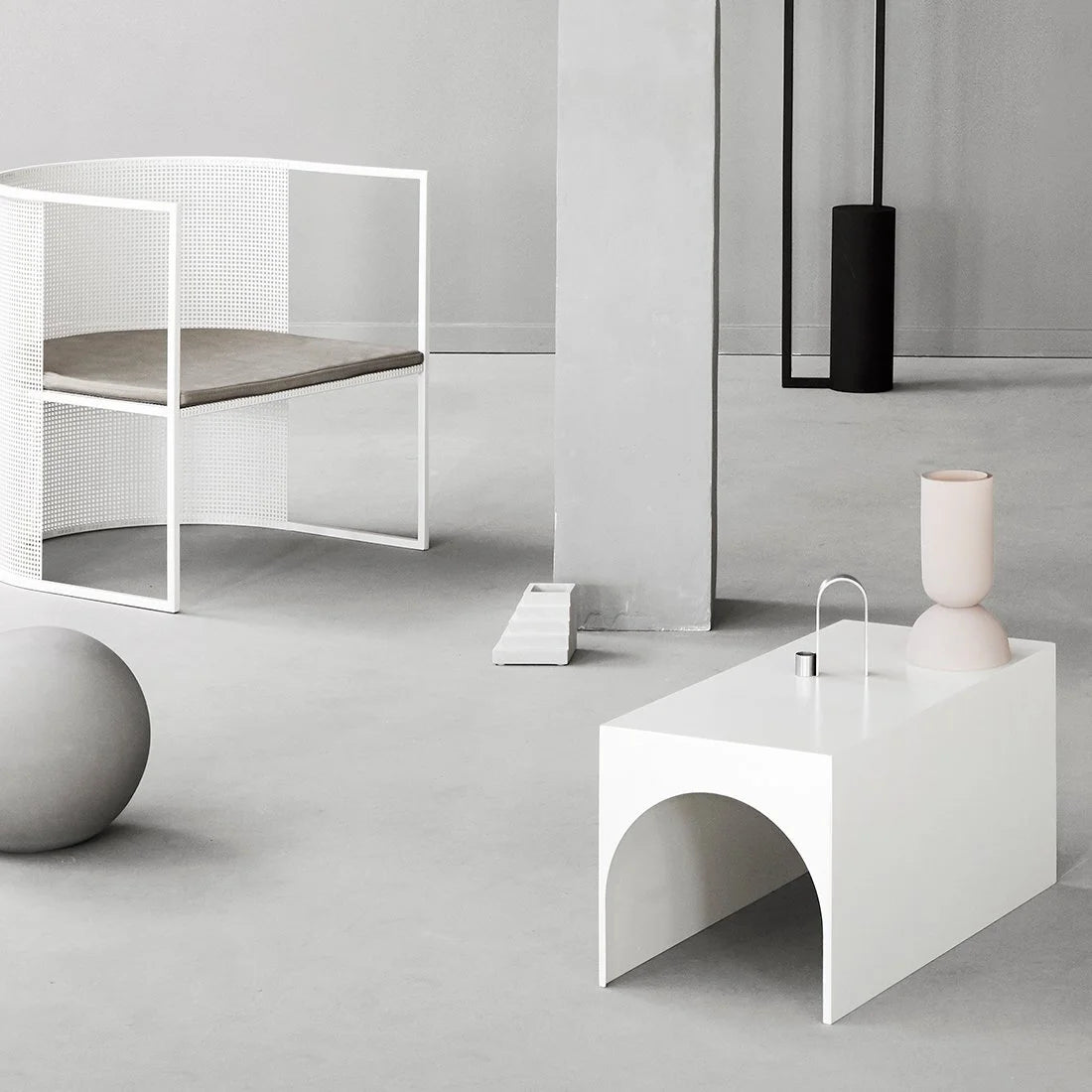 Kristina Dam – Arch Table L