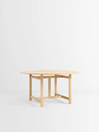 MOEBE – Round Dining Table