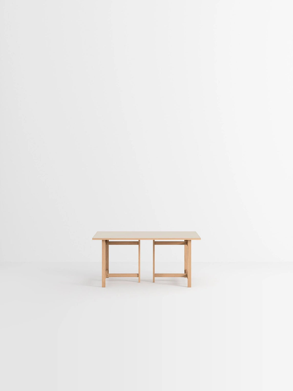 MOEBE – Rectangular Dining Table