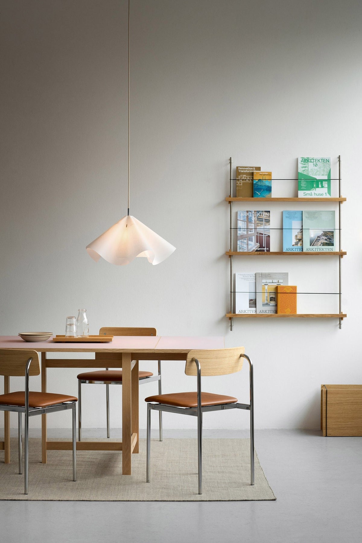 MOEBE – Offset Chair