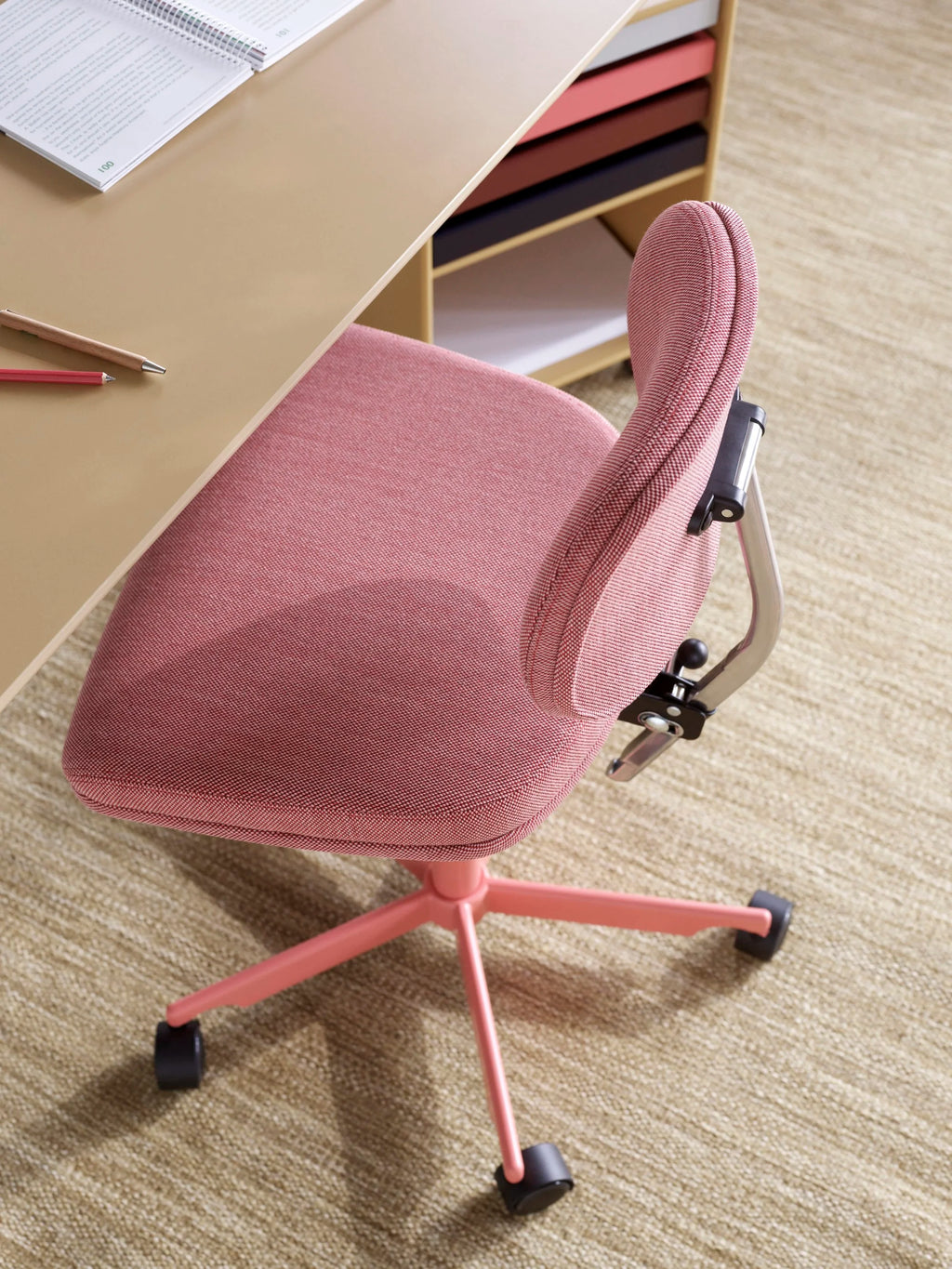 Montana – Montana_Kevi_2534U_OfficeChair_Hallingdal 200_Upholstery_Hokkaido_Frame