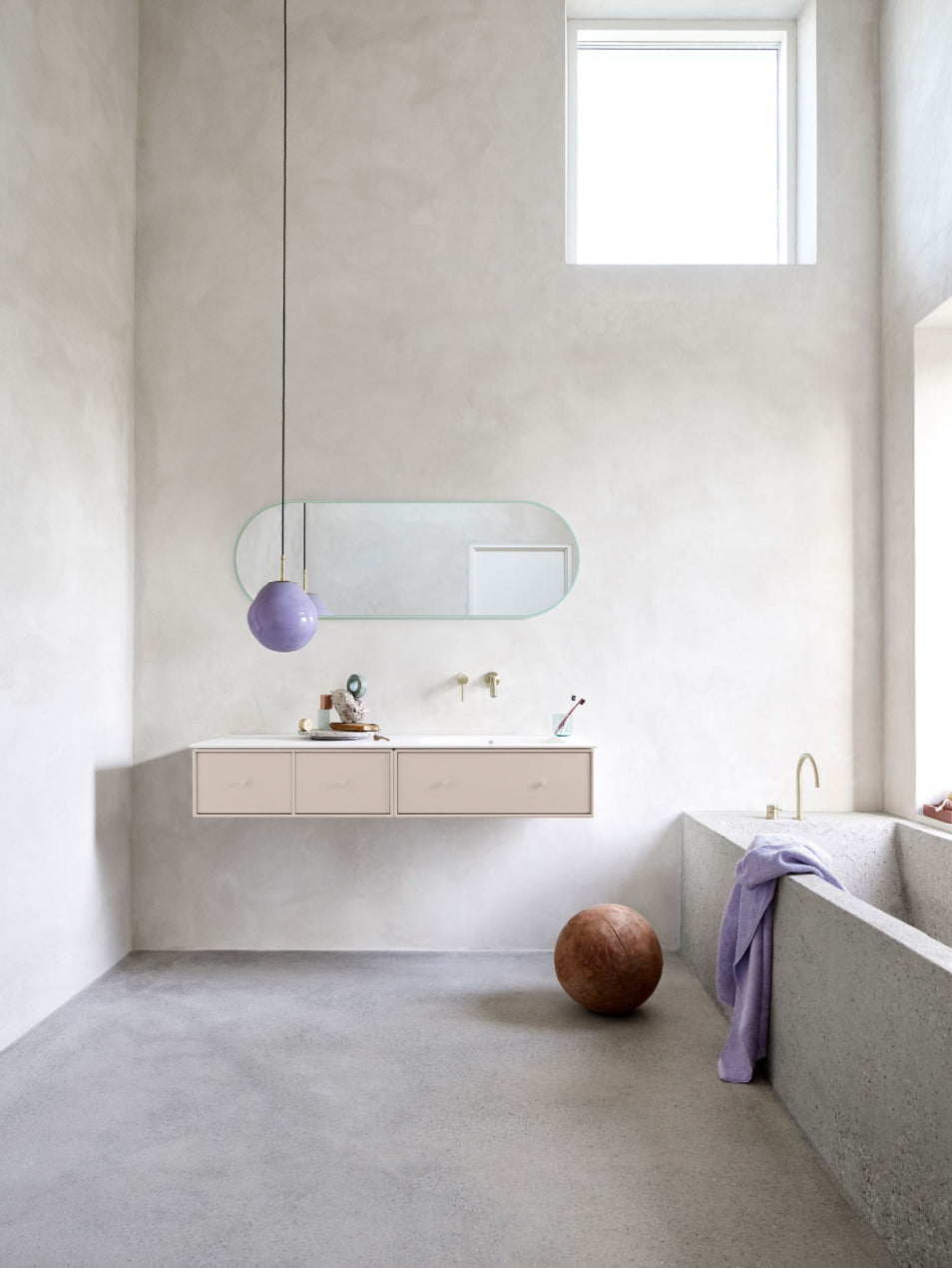 Montana – Colour Frame Mirror – Figure Oval