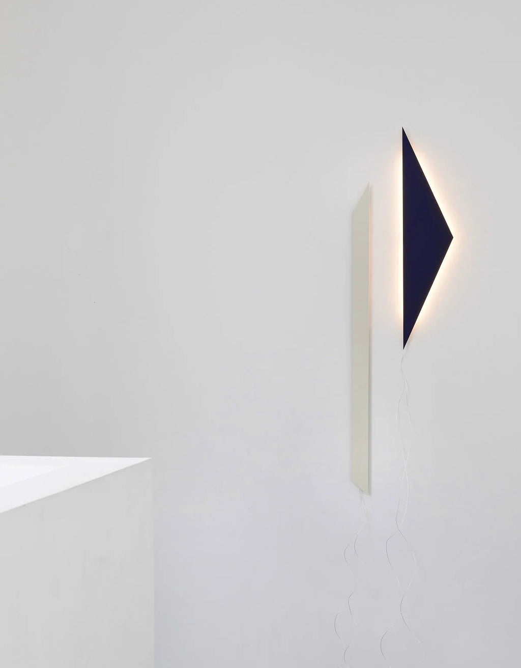 Valerie Objects – Wall Lamp White Tramonto 02