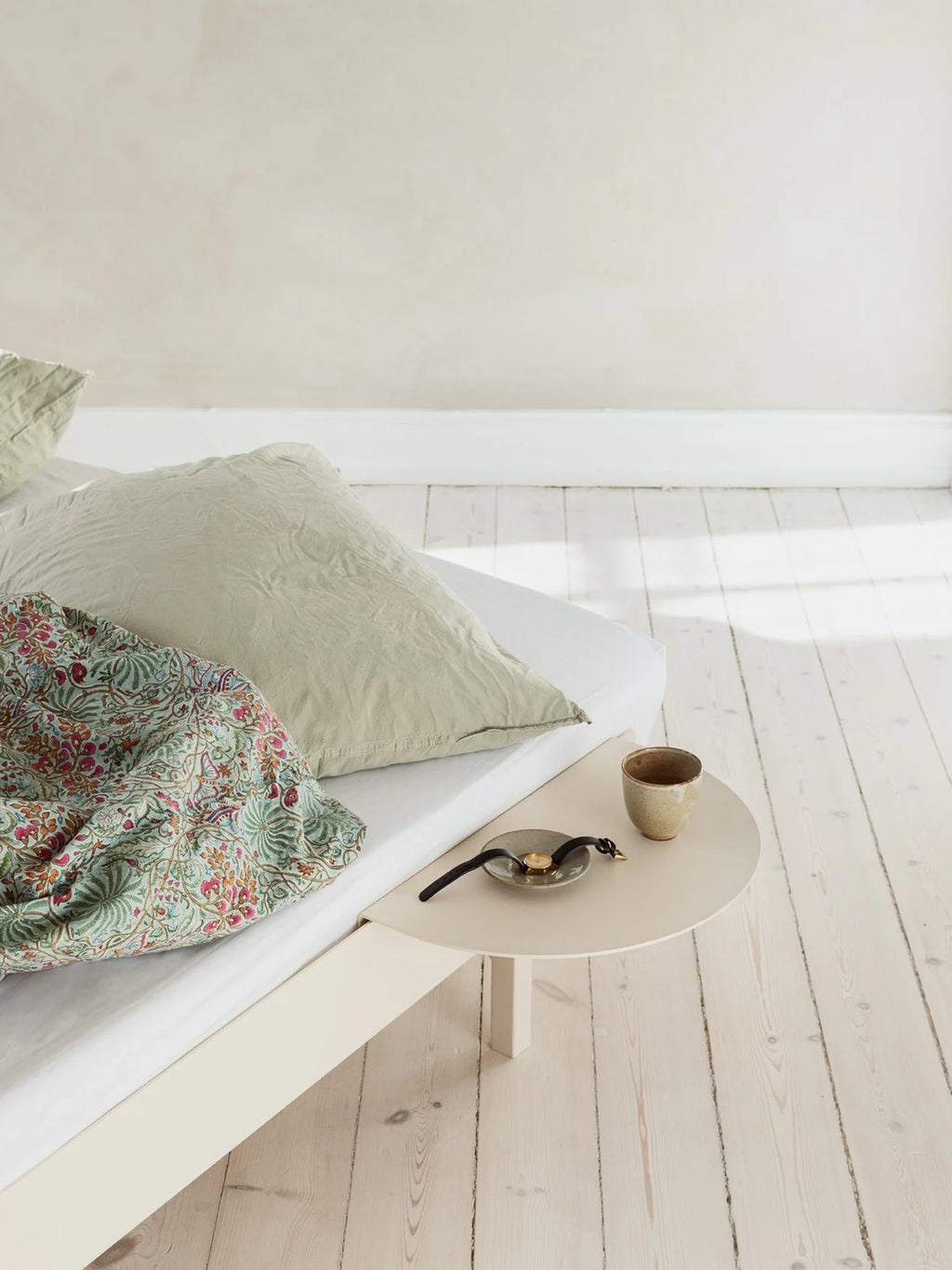MOEBE – Bed 90 – 180 cm (Low)