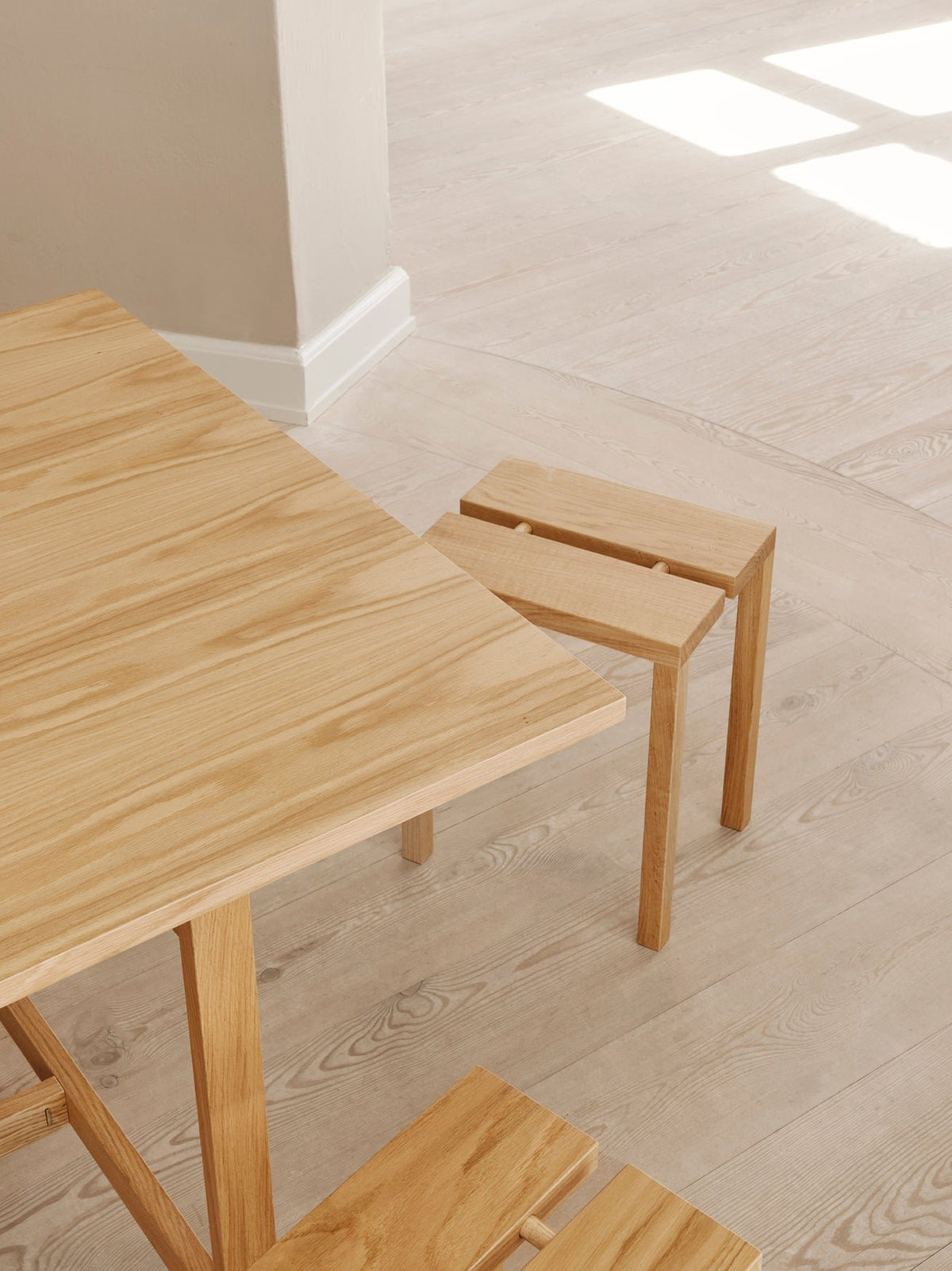 MOEBE – Rectangular Dining Table