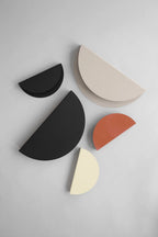 MOEBE – Half Moon Shelf
