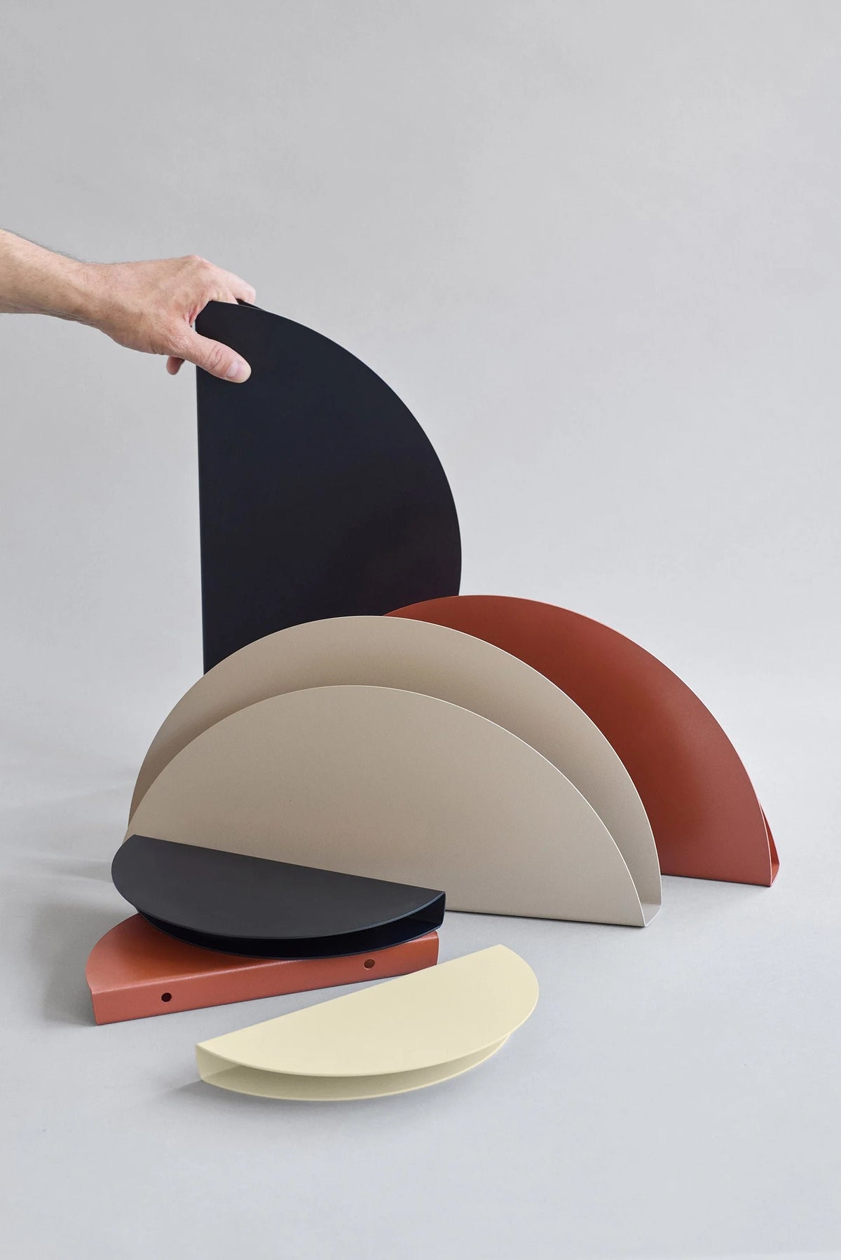 MOEBE – Half Moon Shelf