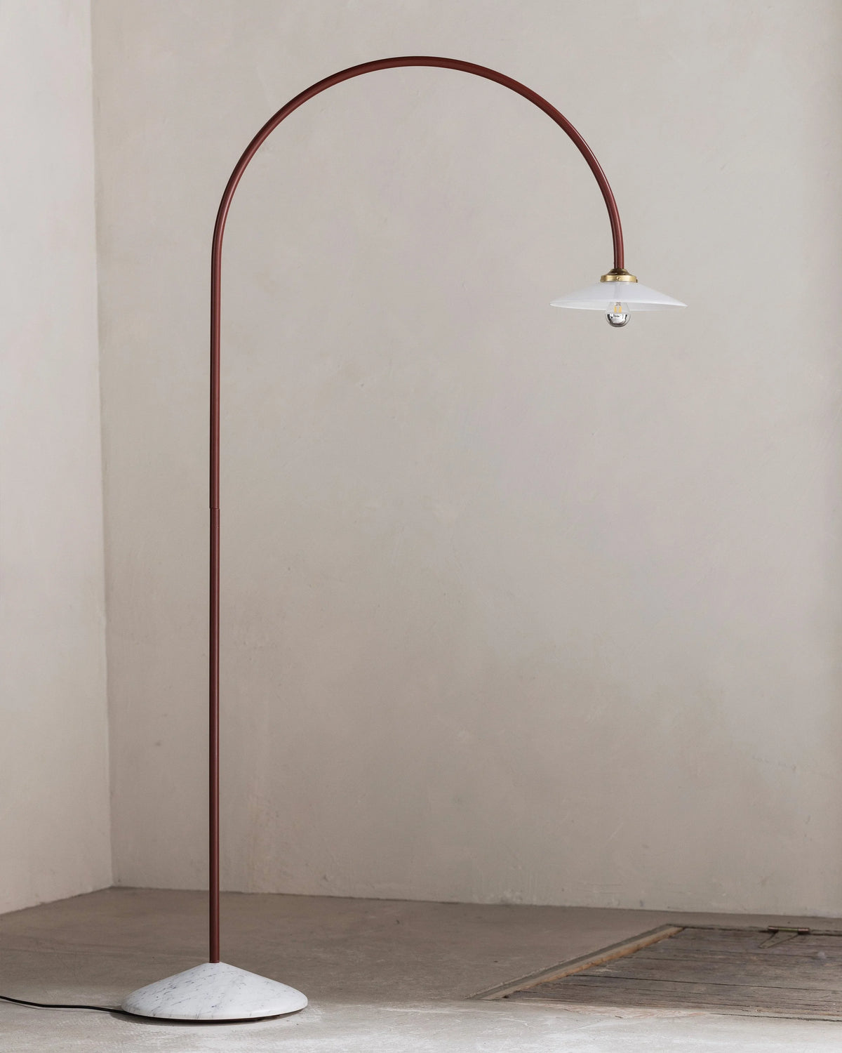 Valerie Objects – Standing Lamp Marble N°2 Menie Red