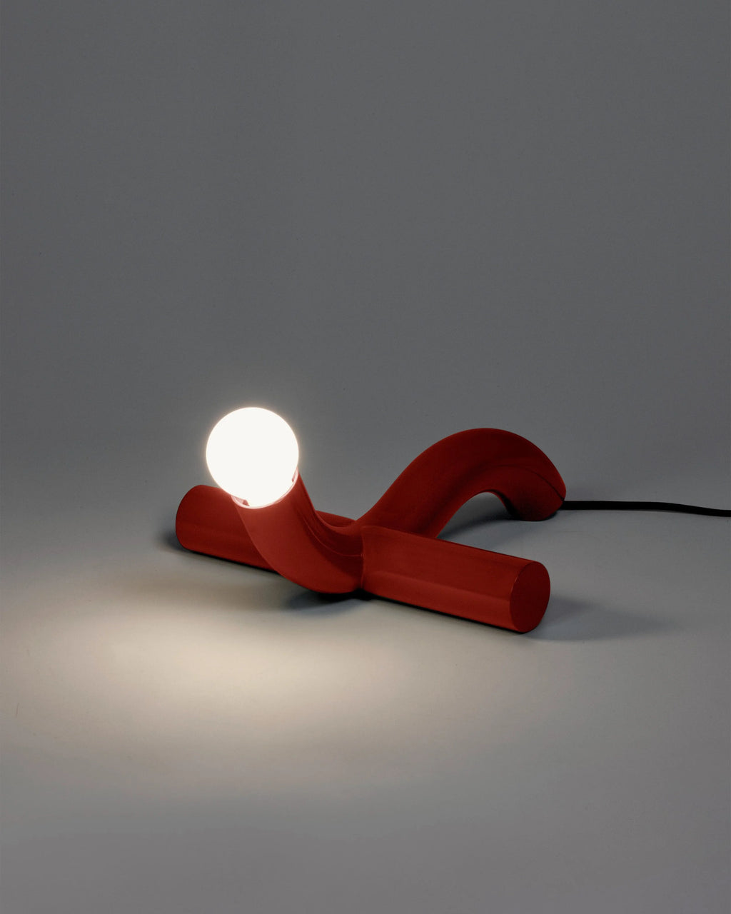 Valerie Objects – Table Lamp Red La Due Rossa